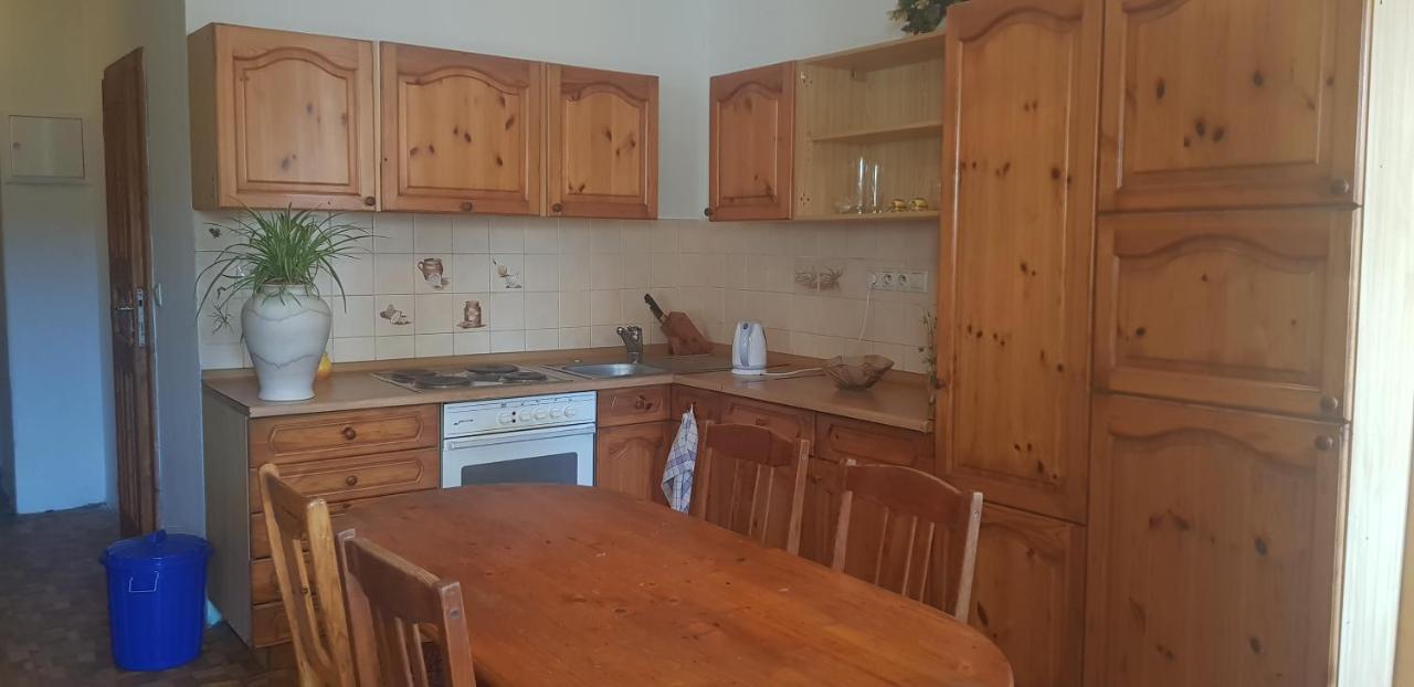 Apartman Namesti 2 ฮอร์นีบลาทนา ภายนอก รูปภาพ