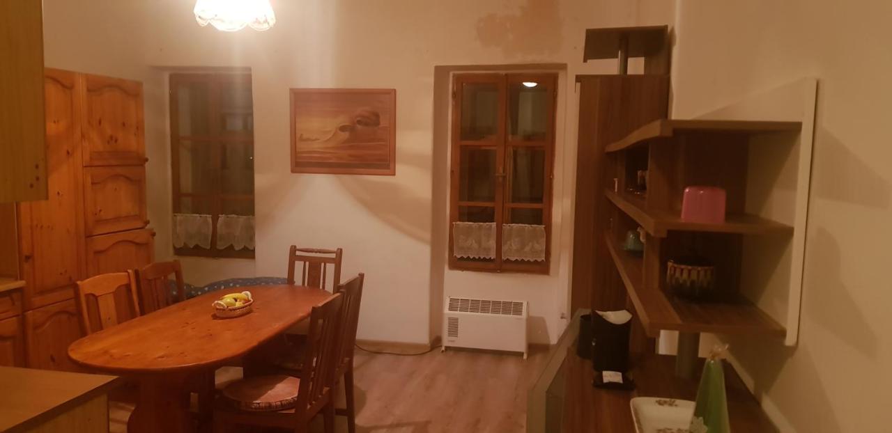 Apartman Namesti 2 ฮอร์นีบลาทนา ภายนอก รูปภาพ